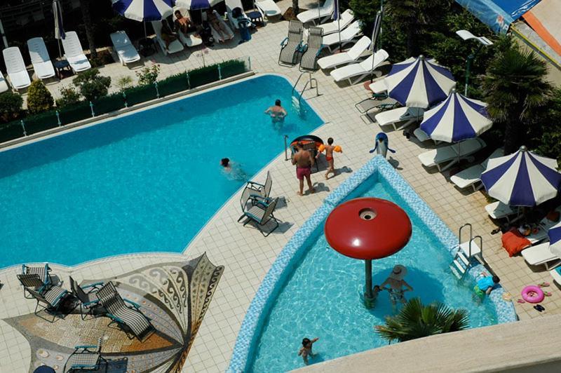 Vela Hotel Restaurant Golem  Ngoại thất bức ảnh
