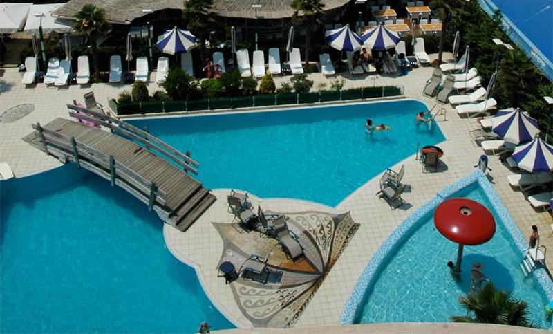 Vela Hotel Restaurant Golem  Ngoại thất bức ảnh