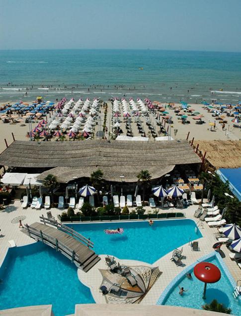 Vela Hotel Restaurant Golem  Ngoại thất bức ảnh