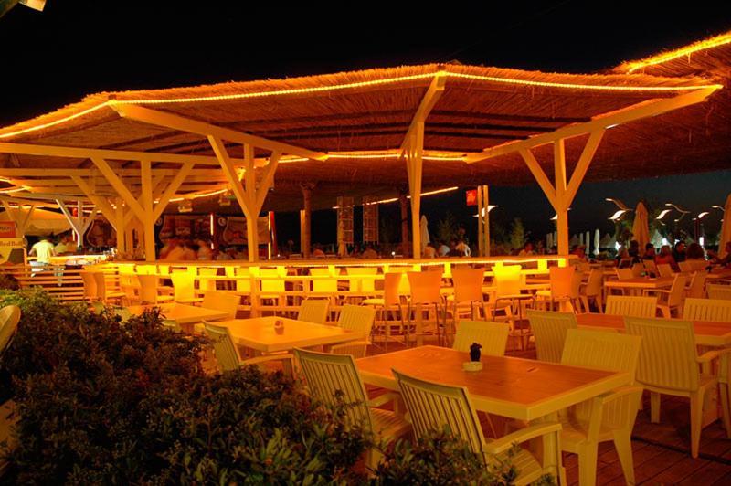 Vela Hotel Restaurant Golem  Ngoại thất bức ảnh