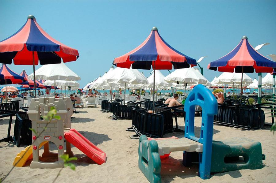 Vela Hotel Restaurant Golem  Ngoại thất bức ảnh