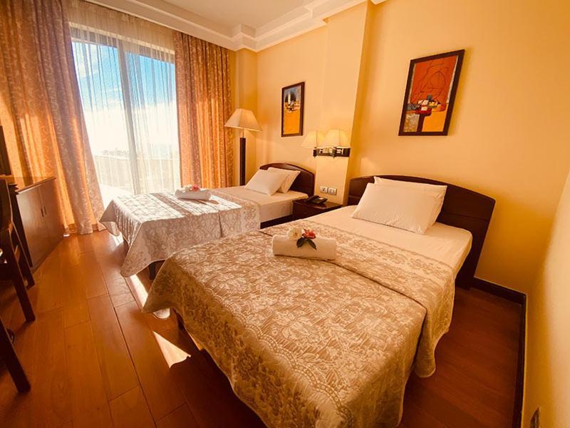 Vela Hotel Restaurant Golem  Ngoại thất bức ảnh