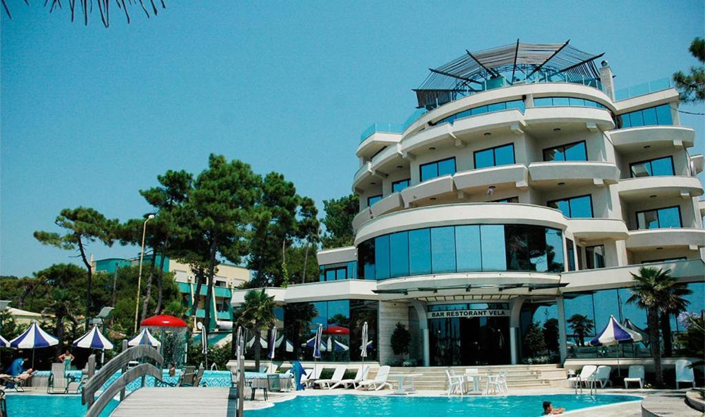 Vela Hotel Restaurant Golem  Ngoại thất bức ảnh